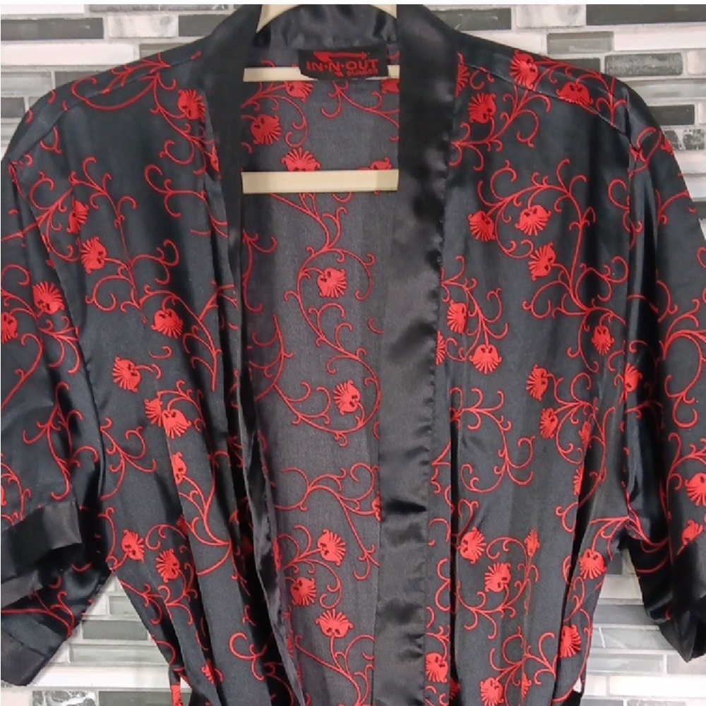 Luxurious Black Red Floral Satin Robe With Belt In-N-Out Burger Lounge Wear. - Picture 1 of 9